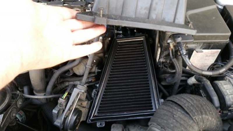 20150524_113329.jpg, 29.9 KB
Vues 81 fois
les vis restent en place sur leurs supports <br /><br />on soulève le couvercle et nous apercevons le précieux