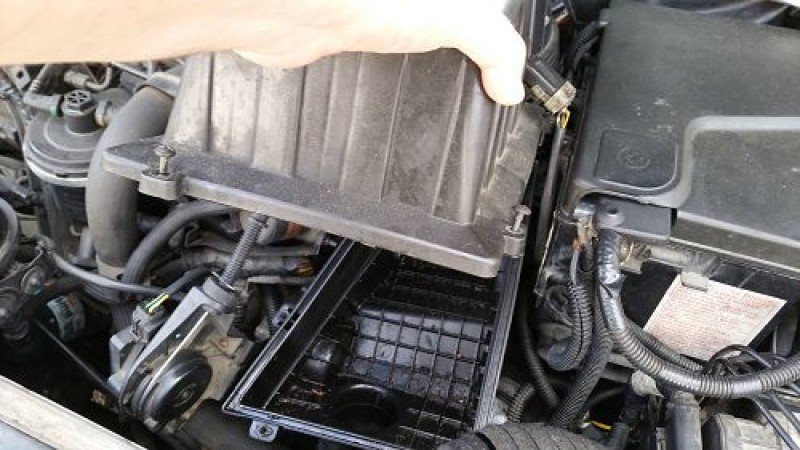 20150524_124005.jpg, 38.06 KB
Vues 78 fois
Avant la réintégration du filtre à air dans son logement, j'ai nettoyé la partie basse de la boite à air